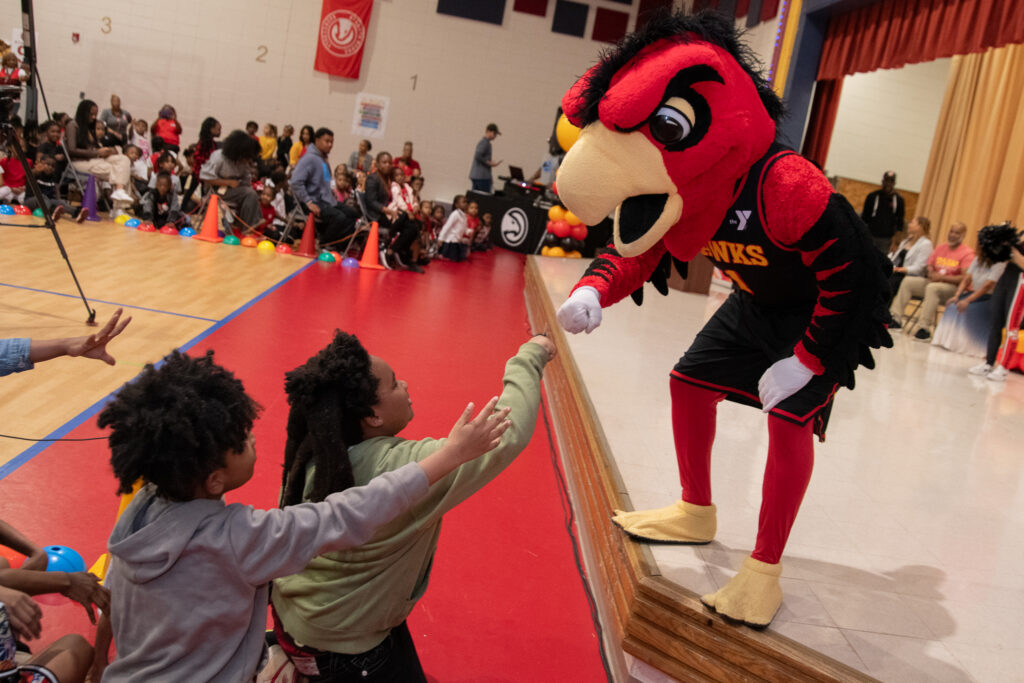 Heritage Academy Crowned Top Reader in APS Race2Read Challenge, Celebrated by Atlanta Hawks
