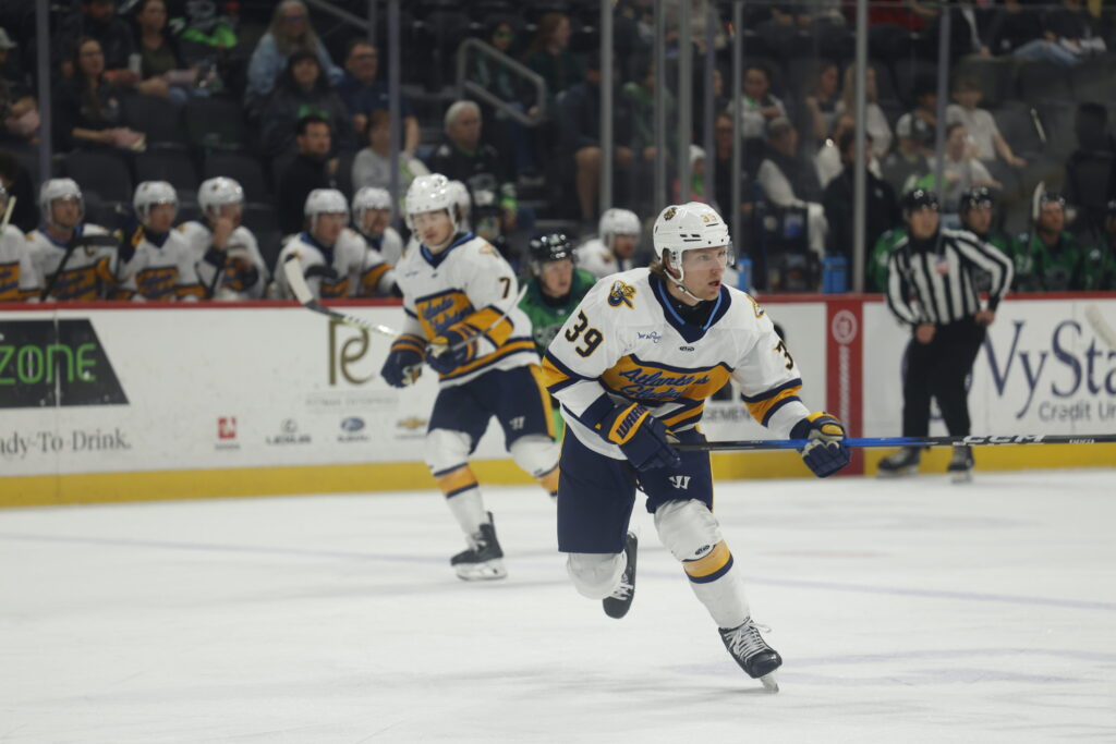 Glads Clinch Playoff Berth with 4-3 Win Over Ghost Pirates