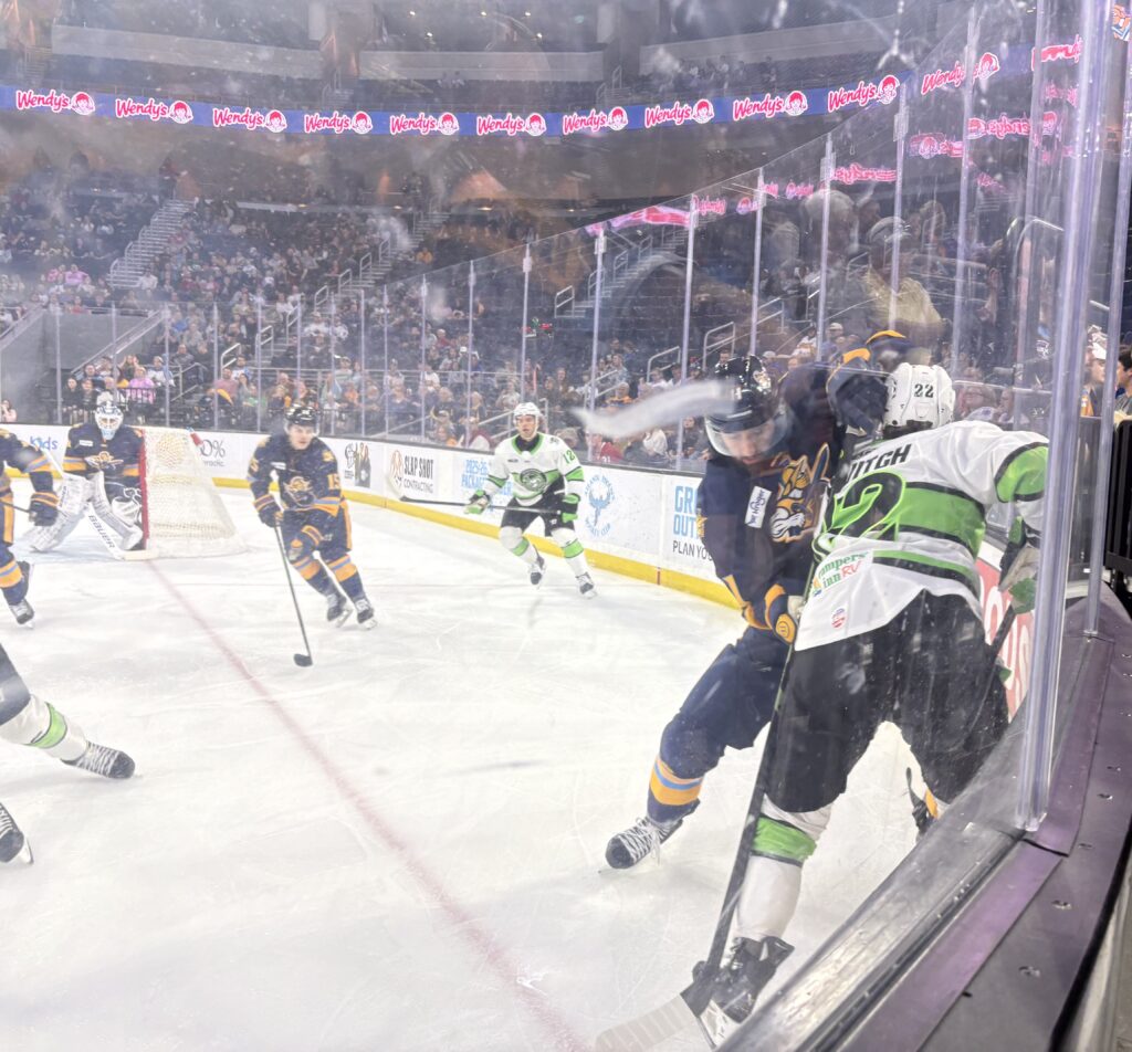 Late Surges and Goaltending Battles Define Back-and-Forth Contest